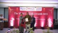 Ketua Umum JMSI Teguh Santosa menerima penghargaan sebagai “Tokoh Media Berpengaruh” dalam ajang The 5th MAW Talk Awards 2025 yang digelar di Hotel Grand Diamond, Jogjakarta, Kamis (28/8/2025).