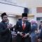 Bupati Jember Muhammad Fawait bersalaman dengan peserta usai Rapat Paripurna Istimewa mendengarkan pidato kenegaraan Presiden RI, Jumat (15/8/2025).