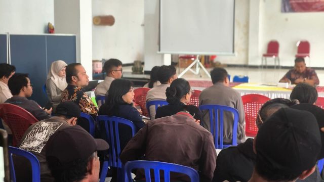 BPN Bali memediasi klaim PT SBH atas tanah negara di Desa Pancasari, Kecamatan Sukasada Buleleng yang ditempati dan dikelola warga puluhan tahun. Mediasi digelar di kantor desa setempat, Senin 25 Agustus 2025. Foto: tim/diksimerdeka.com