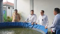 Staf Khusus Menteri Imigrasi dan Pemasyarakatan Bidang Hubungan Kelembagaan, Apriyanto Fathoni Supomo dan Tenaga Ahli Menteri, Marsda Eding Sungkana lakukan kunjungan kerja ke Lapas Kelas IIA Kerobokan. Foto: dok/Lapas Kerobokan