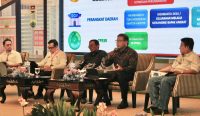 Sekretaris Daerah Kota Denpasar, Ida Bagus Alit Wiradana saat memaparkan langkah pemerintah menangani masalah sampah di Improvement of Solid Waste Management to Support Regional and Metropolitan Cities Project (ISWMP), Kamis (14/08/2025). Foto: dok/Pemkot Denpasar