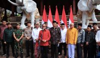 Konferensi Pers Gubernur Bali Wayan Koster bersama pemuka agama di Bali merespon situasi paska aksi demontrasi, Minggu (31/08/2025). Foto: dok/Pemprov Bali