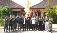 Bupati Klungkung, I Made Satria bersama Wakil Bupati Klungkung, Tjokorda Gde Surya Putra mengunjungi Sekolah Dasar Negeri 1 Jungutbatu