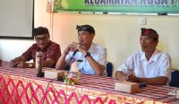 Wakil Bupati Klungkung, Tjokorda Gde Surya Putra saat menjadi Narasumber Dialog Kerukunan Umat Beragama yang berlangsung di Kantor Kecamatan Nusa Penida, Kamis (17/7).