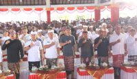 Wabup Tjok Surya menghadiri Percepatan Pelaksanaan Gerakan Bali Bersih Sampah (GBBS) di Pura Samuan Tiga