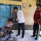 Bupati Satria menyerahkan bantuan sembako kepada penyandang disabilitas di Dusun Getakan, Desa Getakan, Kecamatan Banjarangkan, Rabu (18/6).