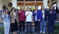 Bupati Klungkung I Made Satria bersama Direktur RSUD Klungkung dr. I Nengah Winata, Sp. B – KBD menerima audiensi dari Universitas Pendidikan Nasional (Undiknas) Bali