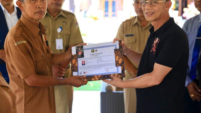 Bupati Klungkung I Made Satria Menerima Audiensi Lembaga Bantuan Hukum Cakra Eka Sudarsana (CES) bertempat di Rumah Jabatan Bupati Klungkung, Senin (16/6).