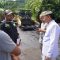 Bupati Satria saat memantau pekerjaan pemeliharaan berkala di Desa Bakas dan Tojan, Senin (9/6).