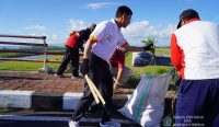 Kegiatan bersih sampah plastik bertempat di Jembatan Merah area Pusat Kebudyaan Bali (PKB) Klungkung