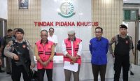Tim Penyidik Pidana Khusus Kejaksaan Tinggi (Kejati) Kepulauan Riau menetapkan tiga orang tersangka korupsi pengaturan barang kena cukai di Kawasan Perdagangan dan Pelabuhan Bebas (Free Trade Zone/FTZ) BP Karimun periode 2016–2019, Kamis (28/8/2025).