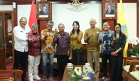Ketua DPD APPBI Bali Zenzen Guisi Halmis bersama pengurus bertemu Gubernur Bali Wayan Koster di Kantor Gubernur Bali, Rabu (13/8), menyatakan dukungan penuh terhadap kebijakan Pemprov dan pelaksanaan Indonesia Shopping Festival (ISF) 2025.