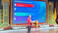 Gubernur Bali Wayan Koster saat memberikan arahan terkait penyelenggaraan pengututan wisatawan asing, di Gedung Ksirarnawa Art Center, Denpasar, Jumat (15/8/2025). Foto: dok/pribadi