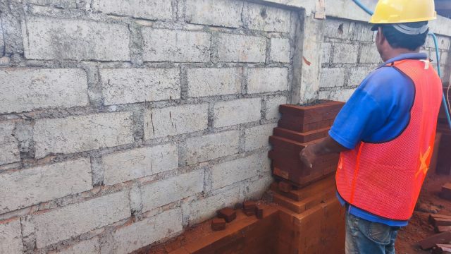 Proses pembangunan tahap II Puskesmas Ibu dan Anak Kota Denpasar. Foto: dok/Pemkot Denpasar