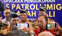 Gubernur Bali Wayan Koster saat diwawancarai awak media. Foto: dok/Pemprov Bali