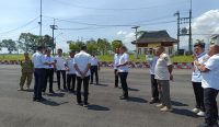 Sejumlah pejabat dan perwakilan PHRI Jember meninjau area Bandara Notohadinegoro sebagai dukungan reaktivasi penerbangan Jember–Jakarta.