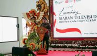 Wakil Gubernur Bali Nyoman Giri Prasta meresmikan Tahap dua siaran televisi digital di Turyapada Tower KBS 6.0 Kerthi Bali, Senin (18/08/2025). Foto: dok/Pemprov Bali