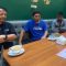 Spesialis kesehatan UNICEF, Armunanto, bersama perwakilan Pemkab Jember saat membahas penanganan KLB campak.