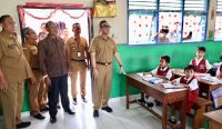Wali Kota Jaya Negara meninjau langsung Gedung Sekolah Dasar (SD) Negeri 7 Peguyangan pada Senin (8/9/2025). Foto: dok/Pemkot Denpasar