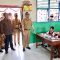 Wali Kota Jaya Negara meninjau langsung Gedung Sekolah Dasar (SD) Negeri 7 Peguyangan pada Senin (8/9/2025). Foto: dok/Pemkot Denpasar