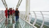 Gubernur Bali, Wayan Koster, meninjau langsung pembangunan tahap kedua Turyapada Tower di Desa Pegayaman, Kecamatan Sukasada, Buleleng, Sabtu (27/9/2025). Foto: dok/Pemprov Bali