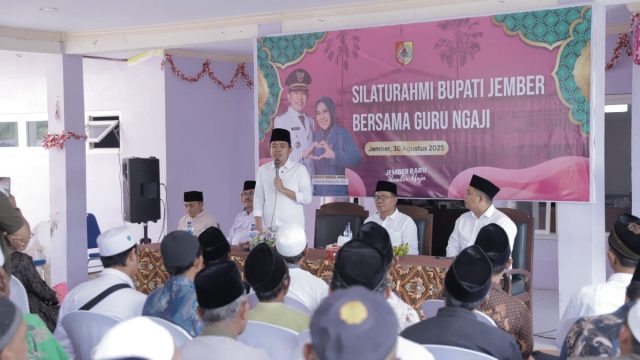 Bupati Jember Muhammad Fawait saat bersilaturahmi bersama para guru ngaji di Jember, Sabtu (30/8/2025).