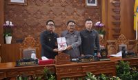 Rapat penyampaian Rancangan Peraturan Daerah (Raperda) tentang Penambahan Penyertaan Modal Daerah, Selasa (2/9/2025). Foto: dok/Pemkot Denpasar
