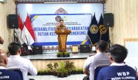 Bupati Klungkung, I Made Satria saat membuka kegiatan Rehabilitasi Sosial di Aula Rumah Tahanan (Rutan) Negara Kelas IIB Klungkung, Senin (8/9/2025). Foto: dok/Pemkab Klungkung