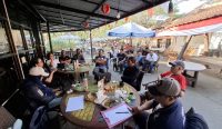 Jurnalis dari berbagai organisasi yang tergabung dalam Forum Konsolidasi Jurnalis Lintas Organisasi mengadakan pertemuan, Selasa (2/9/2025). Foto: dok/pribadi