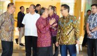 Menteri Kesehatan (Menkes) Budi Gunadi Sadikin saat berbincang dengan Gubernur Bali Wayan Koster di Jakarta, Selasa (16/09/2025). Foto: dok/Pemprov Bali