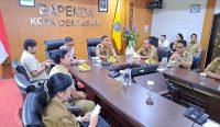 Tim Penilai Nasional (TPN) Zona Integritas (ZI) Wilayah Birokrasi Bersih dan Melayani (WBBM) melakukan penilaian di Bapenda Kota Denpasar, Senin (8/9/2025). Foto: dok/Pemkot Denpasar