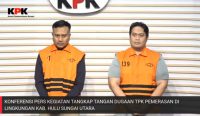 OTT KPK di Kalsel amankan Kajari Hulu Sungai Utara (HSU), Kalimantan Selatan, Albertinus Parlinggoman Napitupulu (APN), bersama Kepala Seksi Intelijen Kejari HSU, Asis Budianto (ASB). Foto: tim/diksimerdeka.com