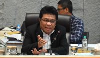 Wakil Ketua Komisi V DPR RI Ridwan Bae memimpin Rapat Dengar Pendapat bersama Kepala BMKG dan Kepala BNPP/Basarnas di Gedung Nusantara, Senayan, Rabu (28/1/2026). DPR menguliti serapan anggaran hingga nasib dana mitigasi bencana. Foto: Vyrma/Karisma.