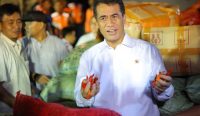 "Kepala Bapanas sekaligus Menteri Pertanian, Amran Sulaiman, memastikan stok beras aman hingga 6 bulan bagi masyarakat terdampak bencana di Aceh, Sumut, dan Sumbar. (Sumber: Istimewa)