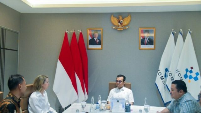 Wakil Menteri Komunikasi dan Digital Nezar Patria menerima audiensi Global Head and Vice President of Government Affairs and Public Policy YouTube, Leslie Miller, di Kantor Kementerian Komdigi, Jakarta Pusat, Kamis (29/01/2026). Foto: Pey HS/Komdigi.
