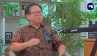 Guru Besar Departemen Biologi FMIPA IPB University, Prof Antonius Suwanto, mengungkap potensi besar mikroba Nusantara sebagai sumber pengembangan bioteknologi dalam Podcast YouTube IPB TV. Sumber: Podcast YouTube IPB TV.