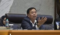 Ketua Komisi V DPR RI Lasarus memimpin Rapat Kerja Komisi V DPR RI bersama seluruh mitra kerja, membahas penanganan pascabencana di Gedung Nusantara, Senayan, Jakarta, Selasa (28/1/2026). Foto: Munchen/Mahendra.