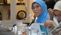 Anggota Komisi IX DPR RI Netty Prasetiyani Aher saat menyampaikan pandangan terkait isu kesehatan nasional. Foto: Mentari/Mahendra.