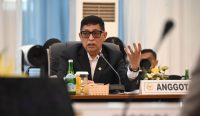 Anggota Komisi III DPR RI Bob Hasan usai melakukan kunjungan kerja ke Mapolda Jawa Timur, Surabaya, Kamis (29/1/2026), di tengah sorotan kesiapan aparat menghadapi penerapan KUHP dan KUHAP baru. Foto: We/Karisma