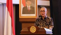 Wakil Presiden ke-6 RI Try Sutrisno semasa hidup dikenal sebagai prajurit dan negarawan yang mengabdikan diri untuk bangsa, mulai dari karier militer hingga mendampingi pemerintahan sebagai Wakil Presiden Republik Indonesia.