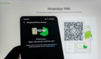 Ilustrasi WhatsApp Web yang sering disalahgunakan pelaku scam untuk penipuan digital melalui link phishing dan file APK.