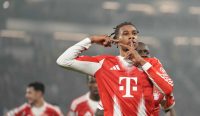 Selebrasi winger Bayern Munich Michael Olise setelah mencetak gol ke gawang Atalanta pada leg pertama babak 16 besar Liga Champions