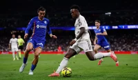 Vinicius Junior mencoba melewati hadangan pemain Getafe dalam pertandingan Real Madrid vs Getafe di Liga Spanyol.