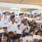 Gubernur Bali Wayan Koster didampingi Bupati Buleleng I Nyoman Sutjidra menyerahkan bantuan untuk SDN 5 Banjar.