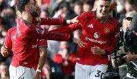 Kapten Manchester United merayakan gol bersama rekan setim dalam laga Bournemouth vs Manchester United
