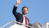 JD Vance menaiki Air Force Two usai negosiasi AS Iran gagal di Islamabad