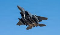 Pesawat tempur F-15E Strike Eagle milik Angkatan Udara Amerika Serikat di udara