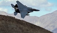 Jet tempur F-15E Strike Eagle dalam operasi militer di Timur Tengah