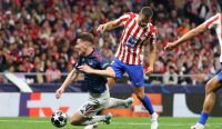David Hancko melanggar Viktor Gyökeres yang berujung penalti untuk Arsenal sebelum babak pertama berakhir