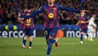 Raphinha selebrasi gol Barcelona serangan tajam Camp Nou